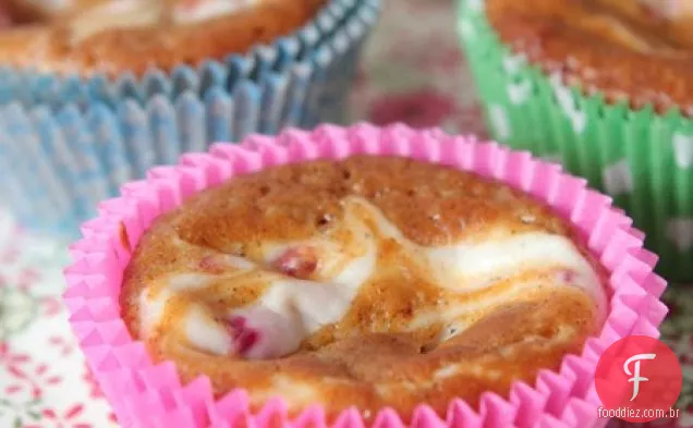 Muffins de abóbora Rodados de framboesa e creme