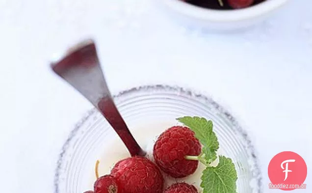 Leite De Amêndoa De Baga Vermelha Sem Laticínios Panna Cottas