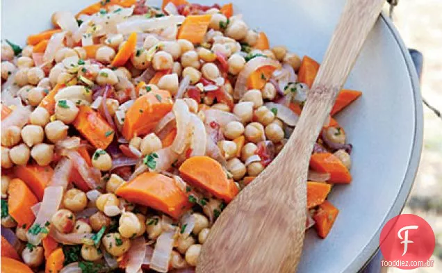 Grão de bico com tomate e cenoura