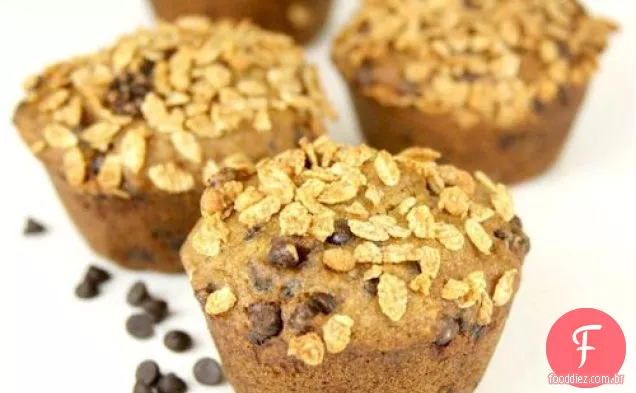 Muffins de Chocolate Banana com Granola Crunch Topper