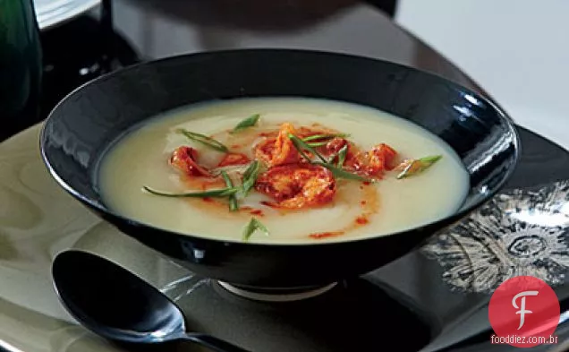 Sopa de batata com camarão picante