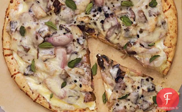 Cogumelos assados e pizza de chalota