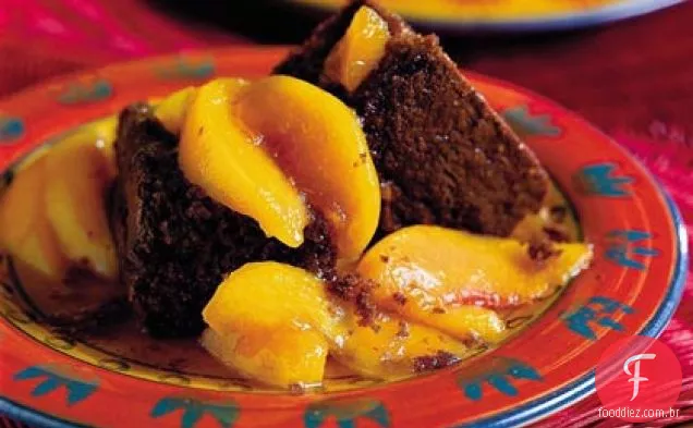 Pão De Cacau Com Pêssegos Cozidos No Quintal