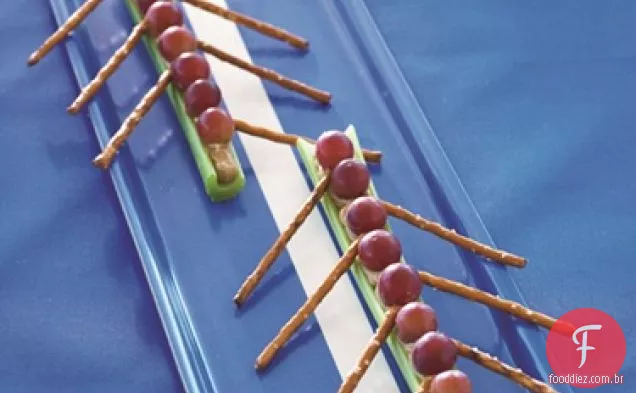Uvas em um lanche de Canoa