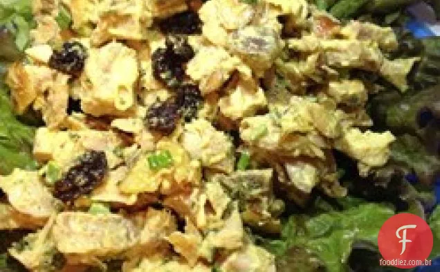 Salada de frango com Curry com uvas