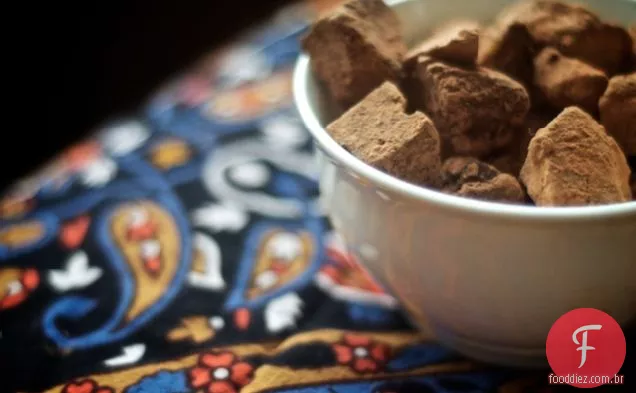 Uma Indulgência Benigna: Trufas De Chocolate Maias Rústicas