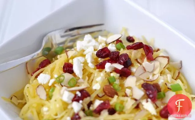Spaghetti Squash Com Feta, Cranberries Secas E Amêndoas