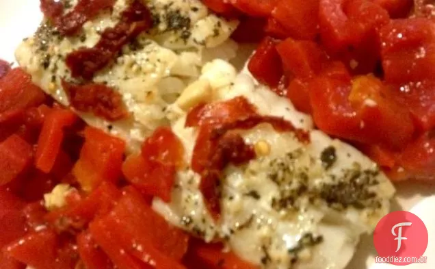 Bacalhau Assado Crocante Com Molho De Tomate Seco Ao Sol