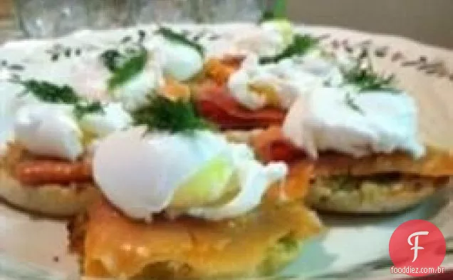 Salmão defumado e ovos de endro Benedict