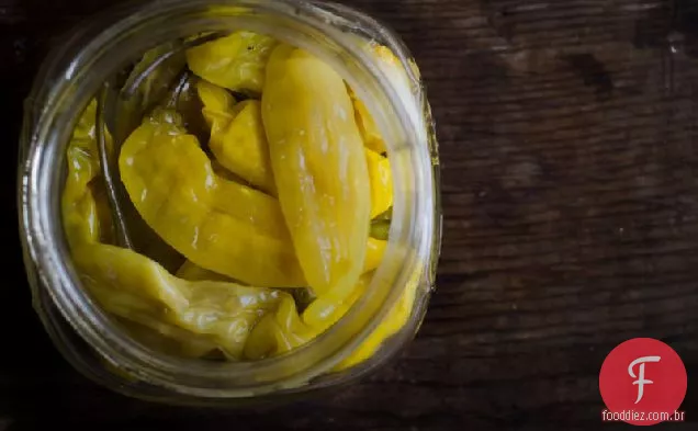 Um para Peter Piper: salmoura-Peperoncini em conserva