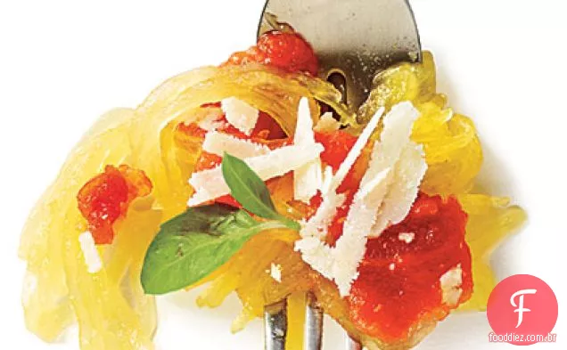 Spaghetti Squash com molho de tomate e manjericão