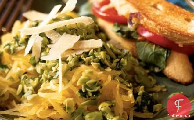 Spaghetti Squash com Edamame-coentro Pesto