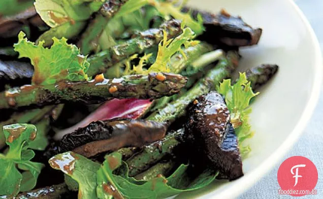 Salada de cogumelos e aspargos grelhados