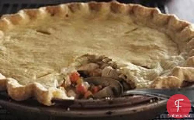 Torta De Frango Com Prato Fundo