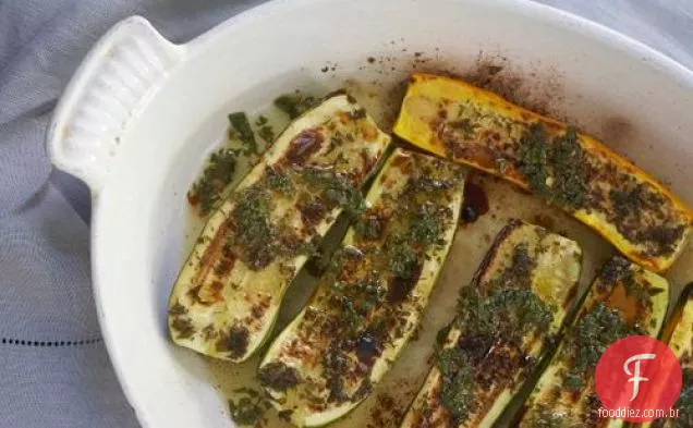Abobrinha assada com vinagrete de pimenta-hortelã