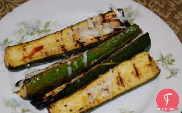 Abobrinha Grelhada E Abóbora De Verão Com Pecorino Romano Raspado