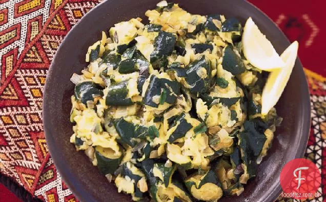 Purê de abobrinha com cebola, alho e hortelã