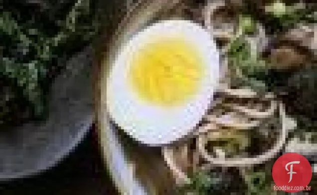 Abobrinha salteada com tomates secos ao sol e manjericão