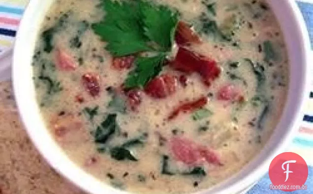 Rica salsicha italiana e sopa de batata
