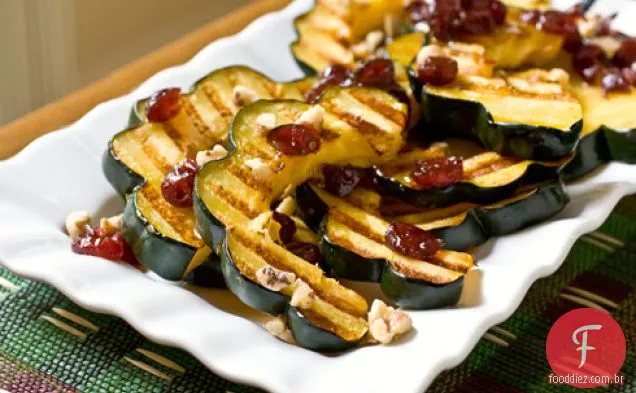 Uma Panini Press Thanksgiving ... abóbora de bolota grelhada com xarope de bordo de Cranberry-gengibre