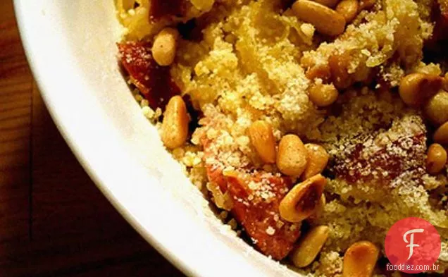 Parmesão Spaghetti Squash Com Kielbasa E Pinhões