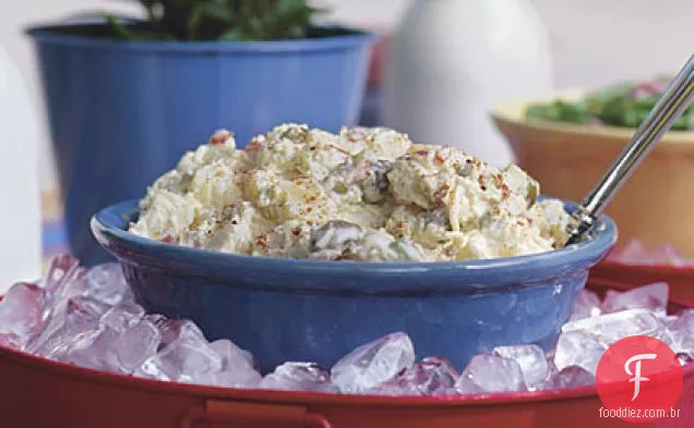 Salada de batata com ovo e azeitona