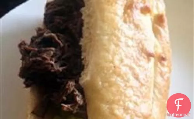 Sanduíches Italianos Da Carne Do Fogão Lento