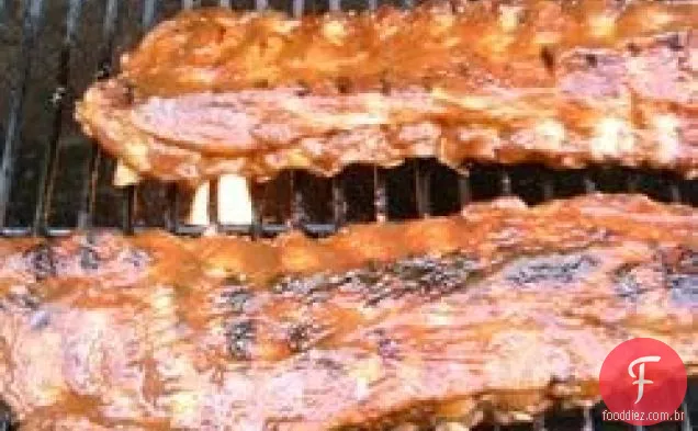 Costelas de volta do bebê do molho da maçã e do BBQ