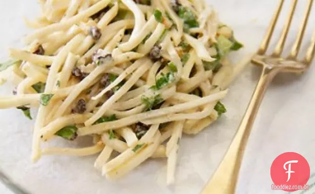 Raiz de aipo cremosa Remoulade com nozes