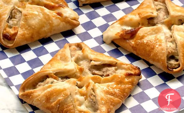 Tortas Da Mão Do Cogumelo, Do Queijo Da Cabra & Da Hortelã
