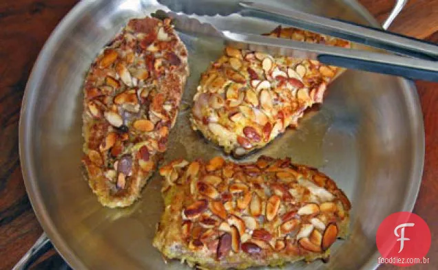 Peitos De Frango Com Crosta De Amêndoa