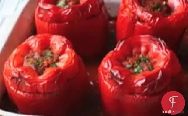 Pimentões recheados com carne e arroz