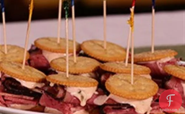 RITZ Pastrami e mini sanduíche de carne enlatada