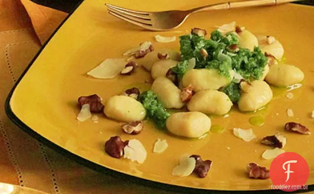 Pesto de sálvia com nozes