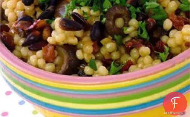 Cuscuz com azeitonas e tomate seco ao sol
