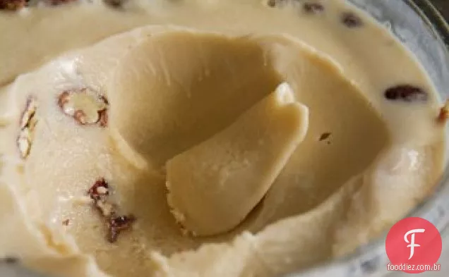 Sorvete de bordo com canela Pecan Pralines e Cranberries