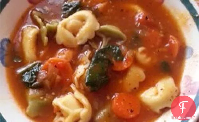 Sopa de salsicha italiana com Tortellini