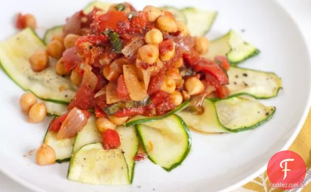 Macarrão De Abobrinha Com Grão De Bico Arrabiata