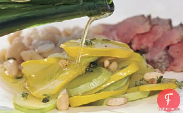 Abóbora De Verão Com Tomilho E Pinhões Torrados