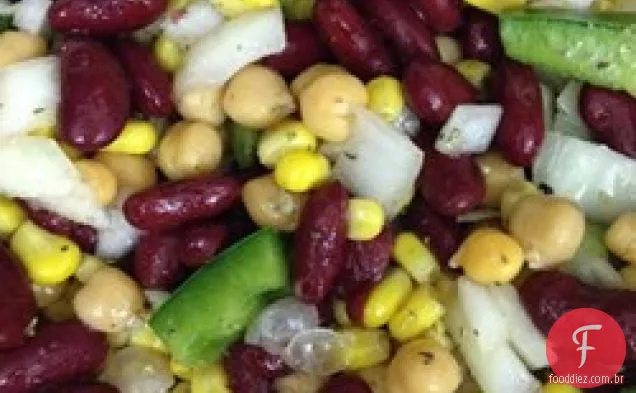 Salada de três feijões com milho
