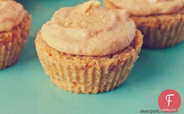 Butternut Squash Muf-bolo com um caqui Tahini geada