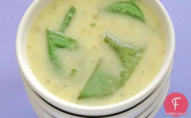 Sopa de alho verde com azeda