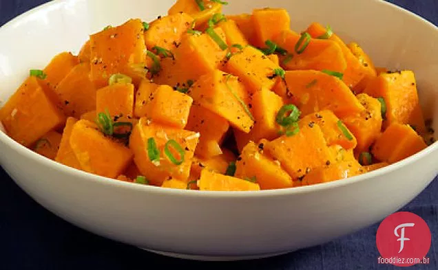Salada de batata doce gelada com limão e óleo de pimenta