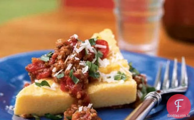 Polenta com molho à bolonhesa