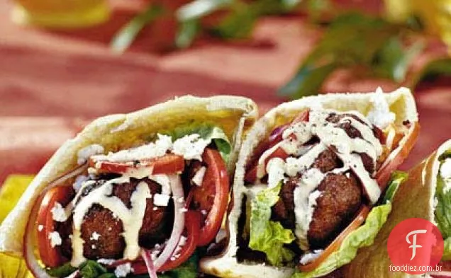 Hambúrgueres giroscópio com molho Tahini