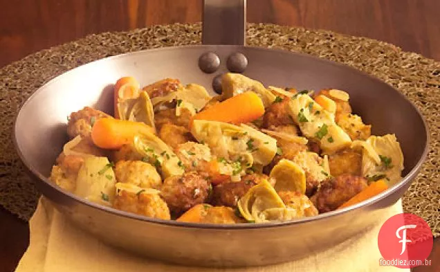 Almôndegas de frango com alcachofras e cenouras