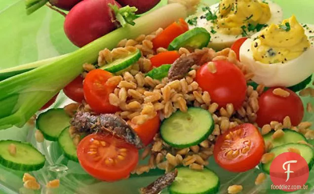 Farro & tomate salada com manjericão e anchovas