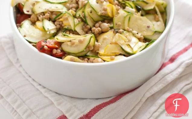 Salada De Macarrão Mediterrânea Com Abóbora Crua