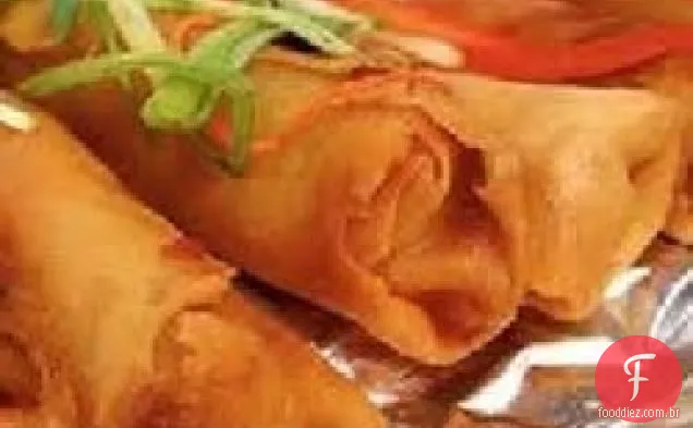 Lumpia-camarão Filipino e pãezinhos de ovo de porco
