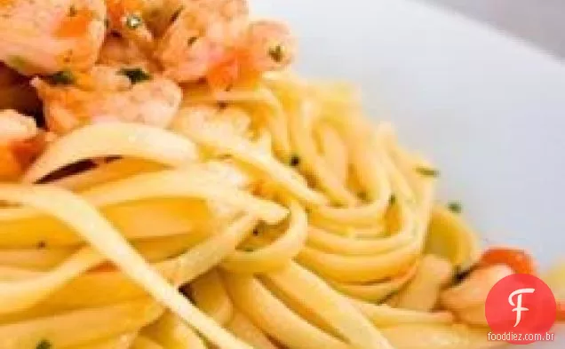 Camarão ramificado com macarrão